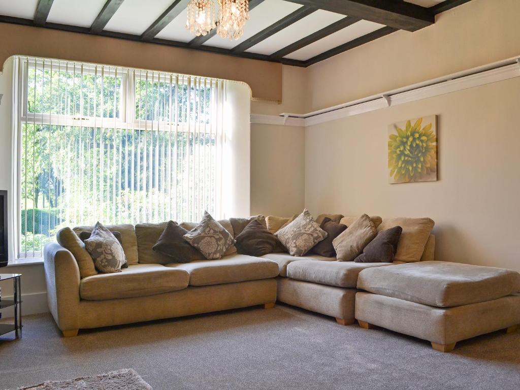 Corner Cottage room 2