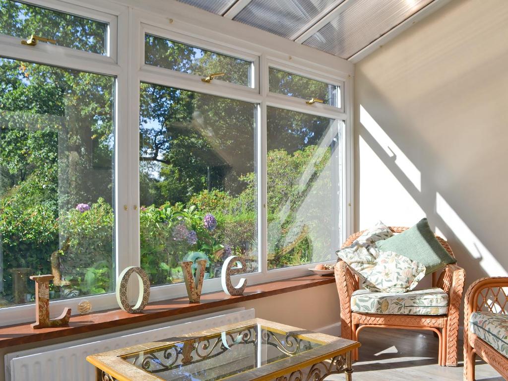 Corner Cottage room 5